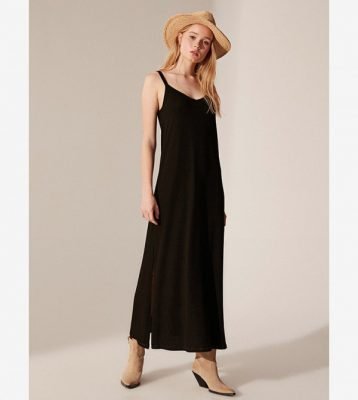 فستان اسود طويل