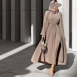 أجمل عبايات ملونة 2021 - بيج