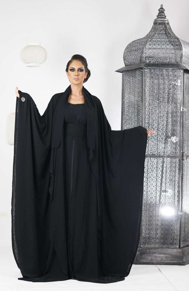 أجمل موديلات عبايات باللون فراشةالأسود