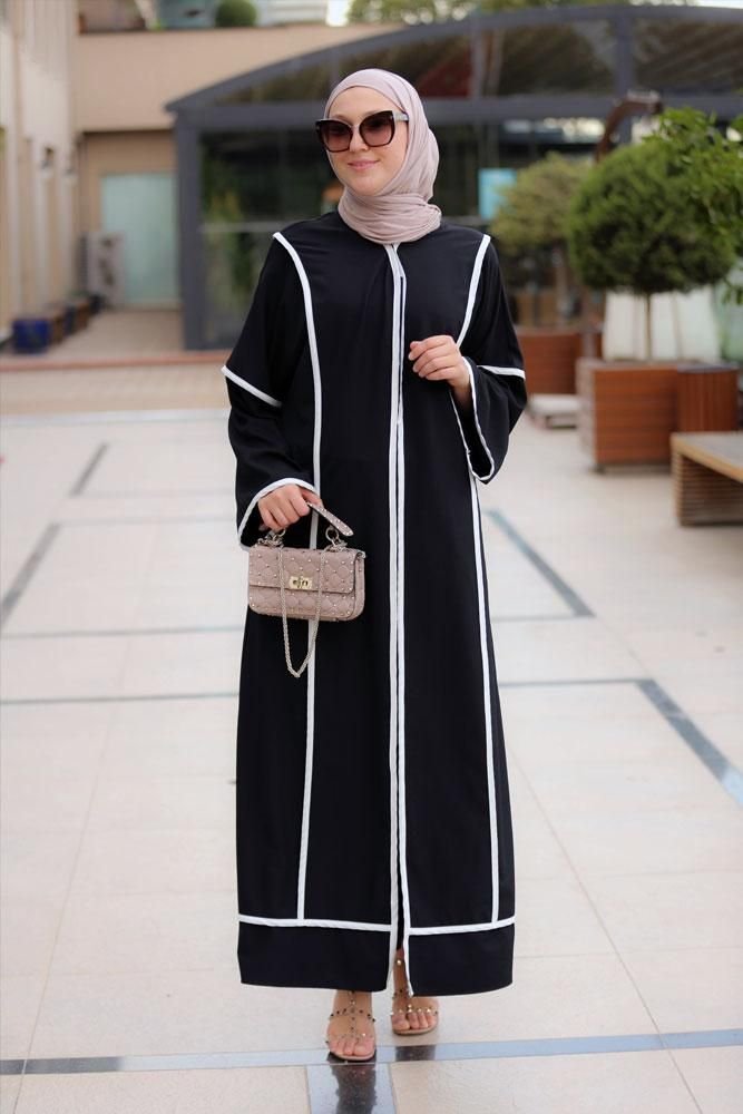 أجمل موديلات عبايات باللون الأسود حواف بيضاء