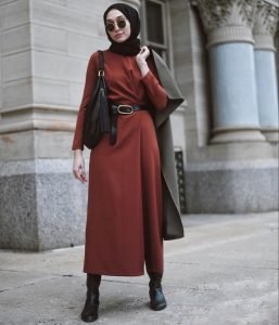 فستان خمري شيك للمحجبات فستان خمري شيك للمحجبات