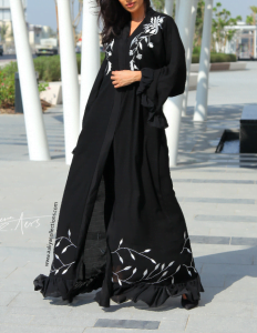 اجمل موديلات عبايات مطرزة - تطريز ناعم و انيق