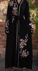 اجمل موديلات عبايات مطرزة - مطرز بالورود