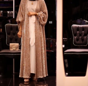 أجمل عبايات ملونة 2021- بيج - عسلي لامع