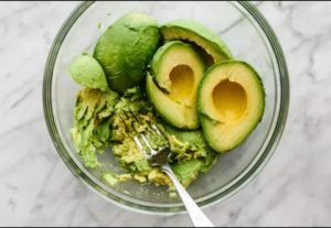 دليل كامل عن الشعر المصبوغ 6 خلطة الافوكادو دليل كامل عن الشعر المصبوغ 6 خلطة الافوكادو