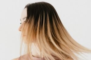 خلطة زيت الأفوكادو للشعر المصبوغ