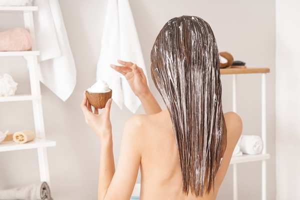 فوائد زيت النارجيل للشعر وافضل خلطات تطويل الشعر 