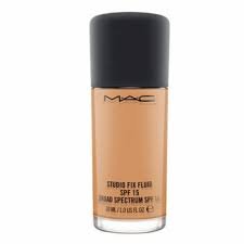 كريم أساس سائل ستوديو فكس من ماك